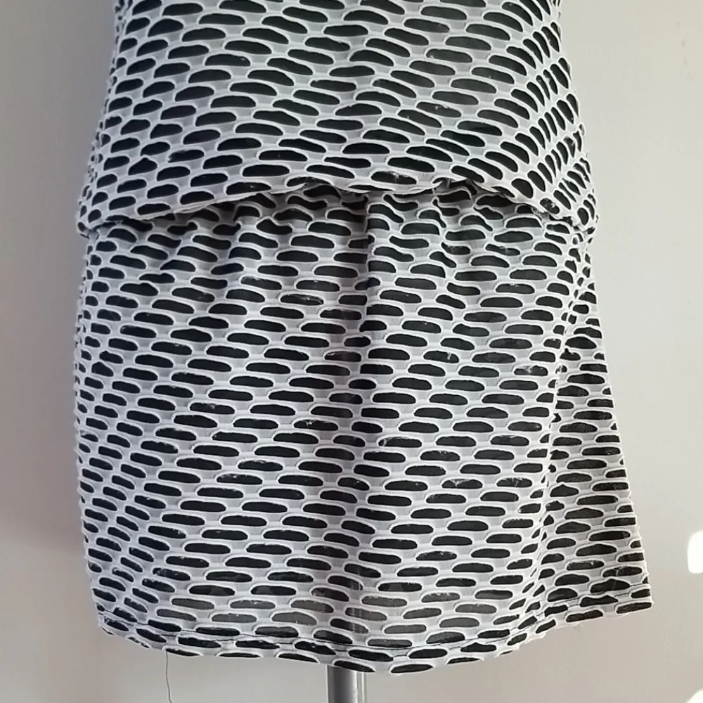 Jordan Taylor black White hooded beach cover up